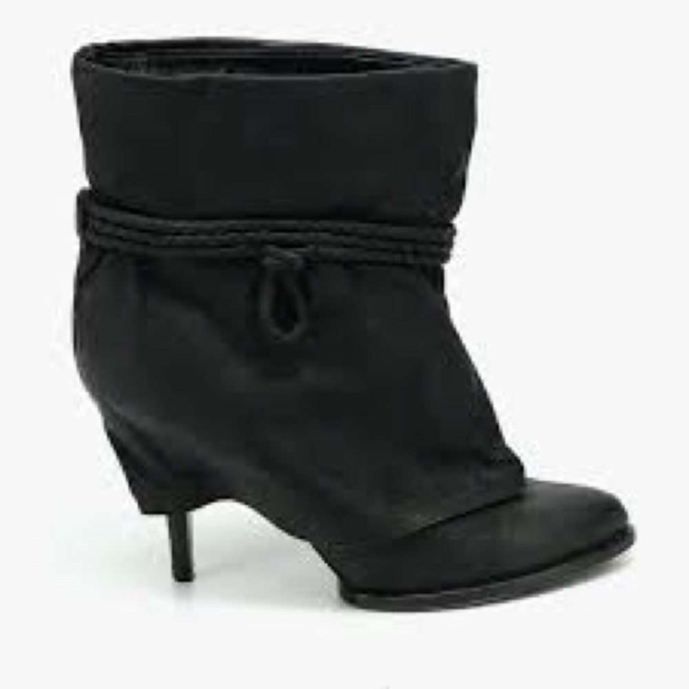 Givenchy foldover ankle boots in black leather with rope detail , size 37